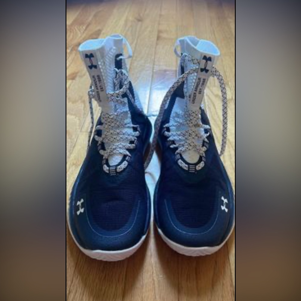 NWOT! Under Armour Highlight Ace 2.0